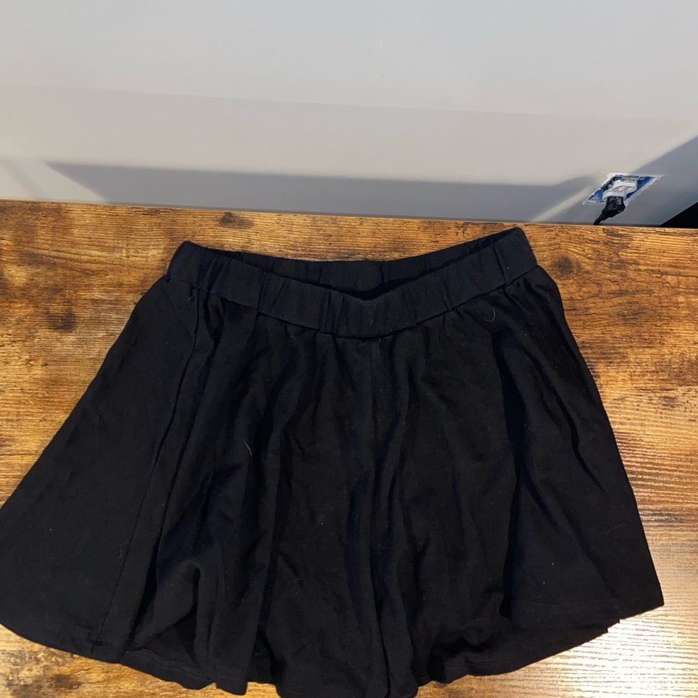 Flowy Black Shorts - Picture 4 of 6
